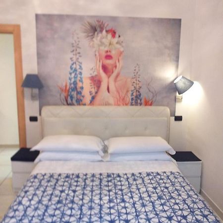 Beb Pantarei Bed & Breakfast เนเปิลส์ ภายนอก รูปภาพ