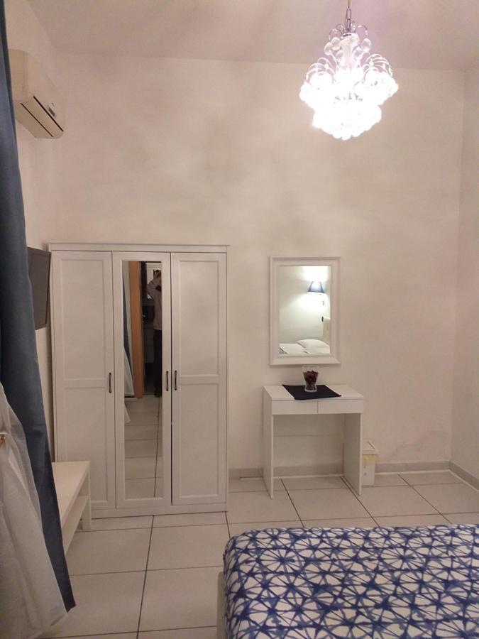 Beb Pantarei Bed & Breakfast เนเปิลส์ ภายนอก รูปภาพ