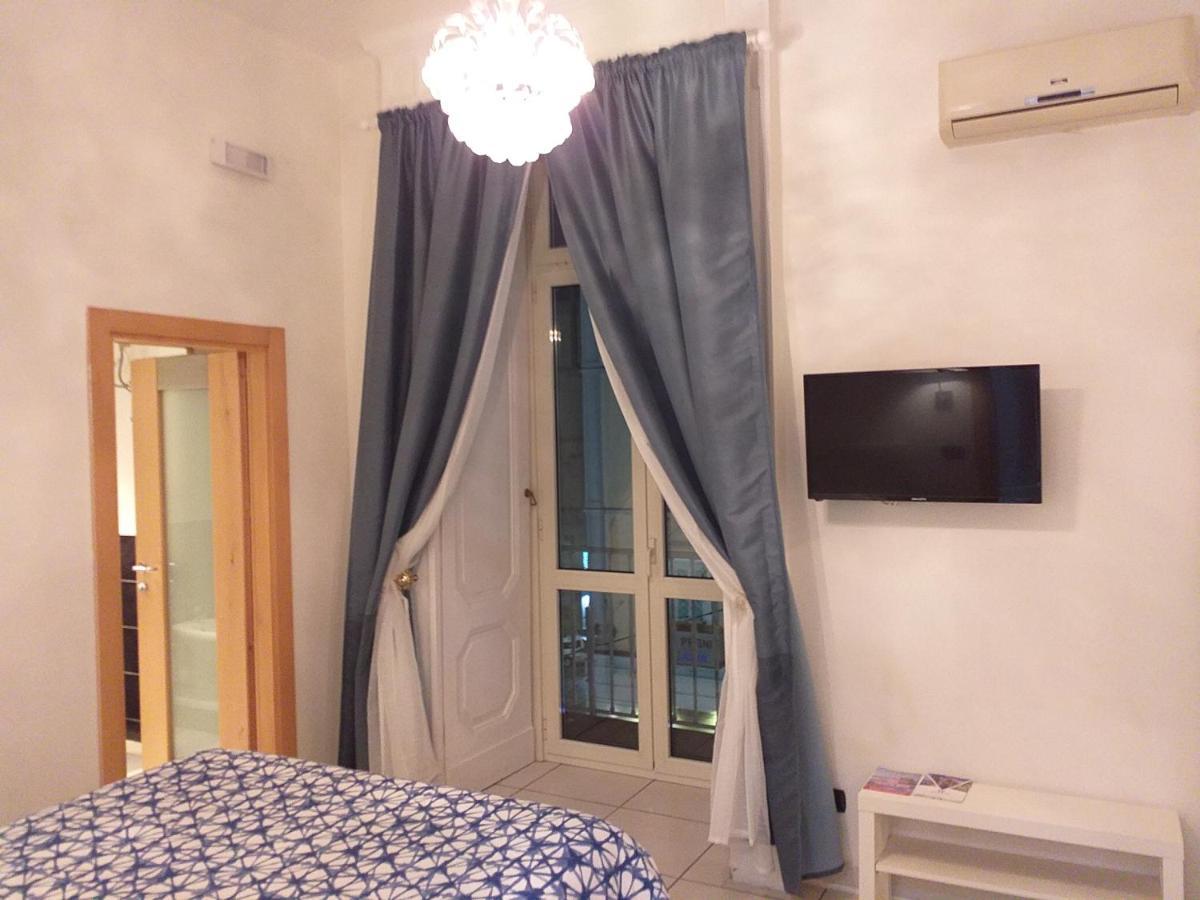 Beb Pantarei Bed & Breakfast เนเปิลส์ ภายนอก รูปภาพ