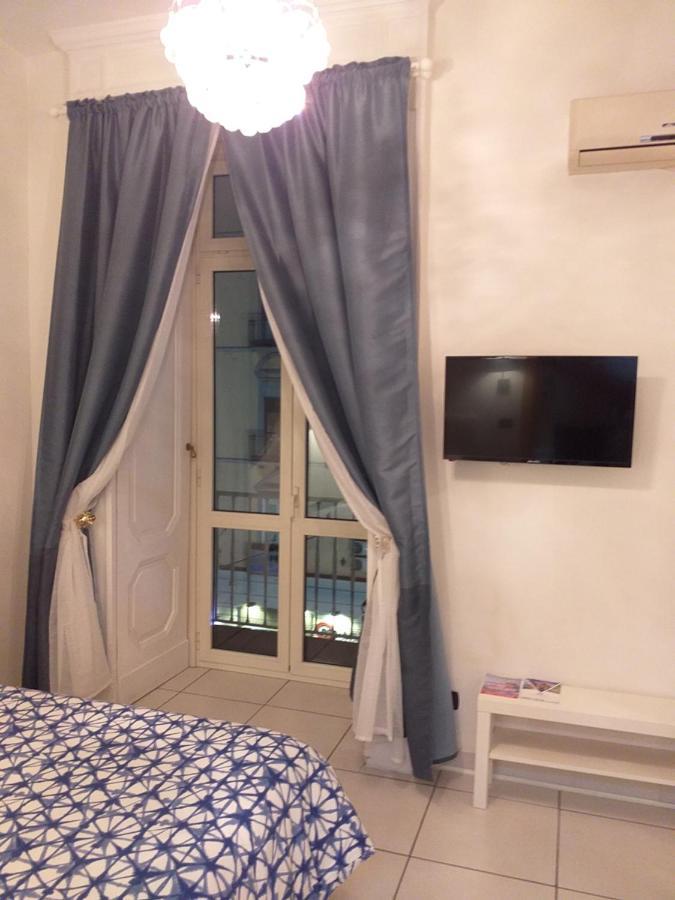 Beb Pantarei Bed & Breakfast เนเปิลส์ ภายนอก รูปภาพ