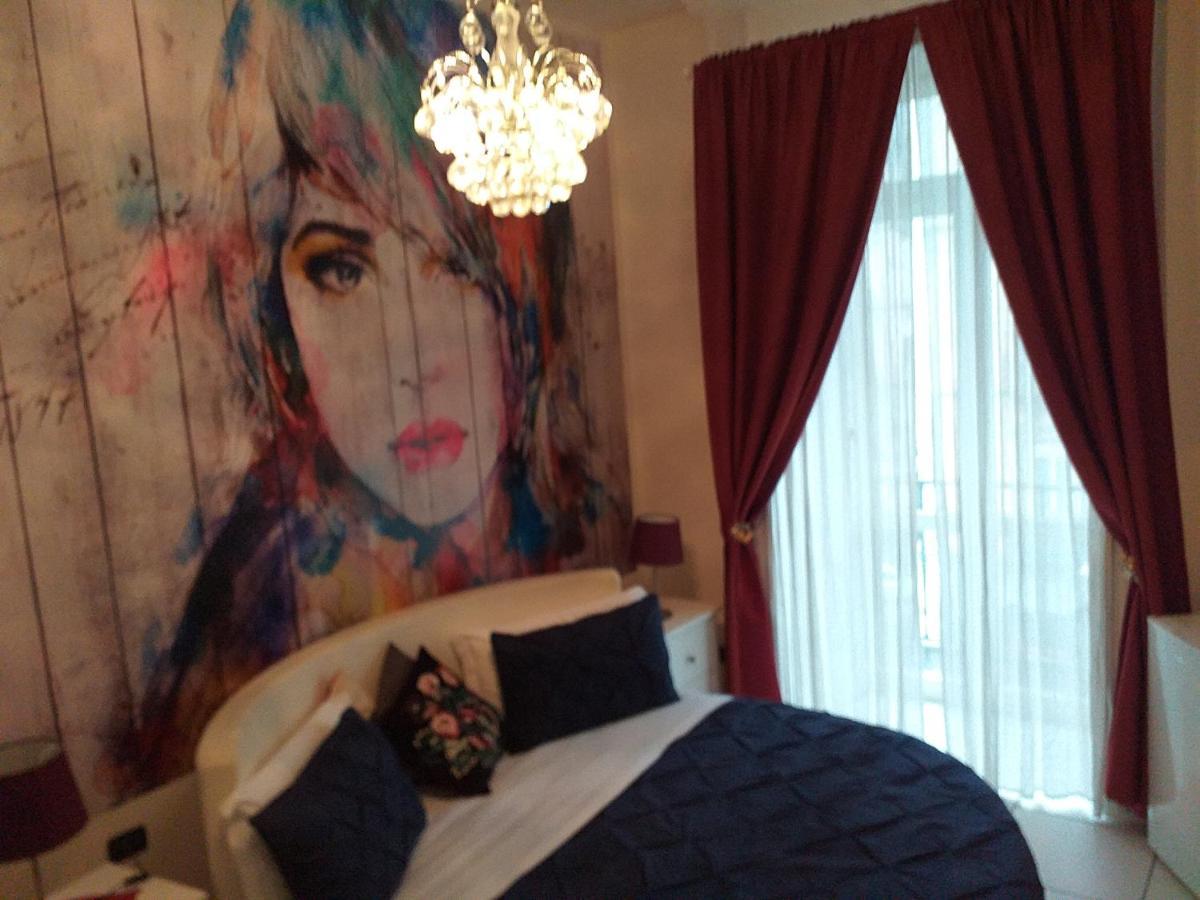 Beb Pantarei Bed & Breakfast เนเปิลส์ ภายนอก รูปภาพ