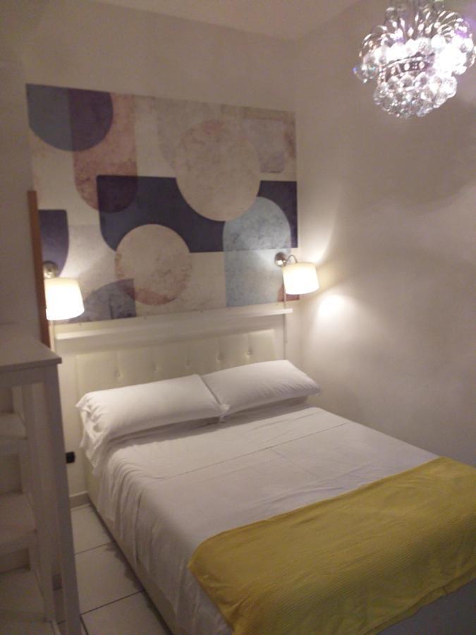 Beb Pantarei Bed & Breakfast เนเปิลส์ ภายนอก รูปภาพ