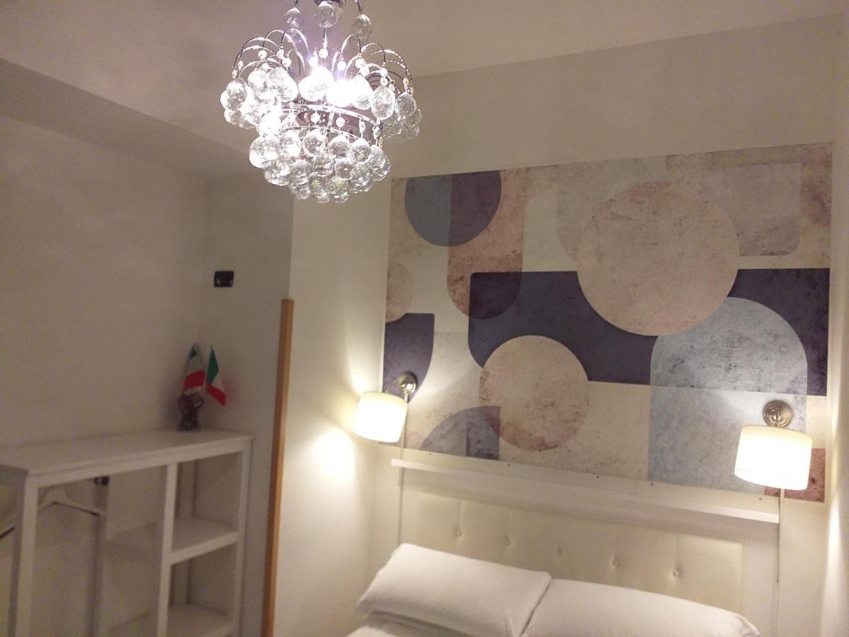 Beb Pantarei Bed & Breakfast เนเปิลส์ ภายนอก รูปภาพ